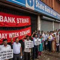 कल सरकारी बैंकों में हड़ताल:कैश ट्रांजैक्शन और चेक क्लियरेंस जैसे काम नहीं होंगे,...
