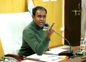 कलेक्टर की कड़ी कार्रवाई दो शिक्षको को किया निलंबित