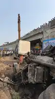जबलपुर में ब्रिज से नीचे गिरी `मौत`, कार और बाइक पर पलटा हाइवा, 2 की मौत, 6 लोग घायल