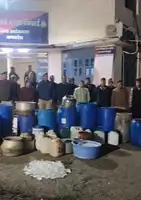 पिपरई में अवैध शराब माफियाओं पर पुलिस का बड़ा प्रहार: 4 लाख का सामान जब्त, 11 तस्कर गिरफ्तार