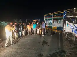 सागवान की अवैध सिल्ली (चिरान) का परिवहन करते हुए वाहन पकड़