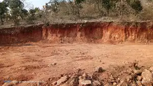 रिछाई माता पहाड़ी से अवैध मिट्टी खनन, राजस्व-खनिज विभाग पर उठे सवाल