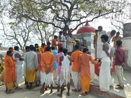 पहाड़ियों के बीच गूंजा जयकारा: सूरजपुर में बगाज माता की प्राण प्रतिष्ठा, पंचकुंडी महायज्ञ व भव्य भंडारे में उमड़ा जनसैलाब
