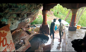 प्राकृति खुद करती है शिवलिंग पर जल अभिषेक 