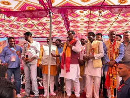 महाशिवरात्रि पर गीदगढ़ गुफा मंदिर में उमड़ा श्रद्धालुओं का सैलाब, भजनों से गूंजा क्षेत्र, विधायक रामेश्वर शर्मा रहे मुख्य अतिथि