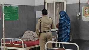 परीक्षा के दौरान शौचालय में नाबालिक बालिका ने नवजात शिशु को जन्म दिया और यह घटना सभी के लिए चौंकाने वाली रही