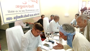 देवरी तहसील कार्यालय में जनसुनवाई में अधिकारियों की लापरवाही के कारण लोगों की समस्याएं सुनने में हो रही है भारी दिक्कतें