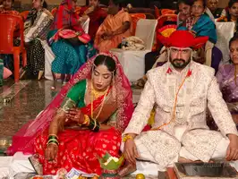 गुना का दूल्हा शादी में दूल्हे का सेहरा गाता है और वीडियो...