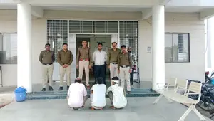 दिल्ली में दिल दहला देने वाली हत्या में पुलिस ने छः घंटे में तीन मुख्य आरोपियों को गिरफ्तार कर लिया है