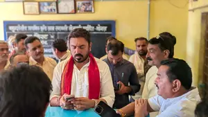 गेहूं के पंजीयन ना होने के कारण हनुमान जी पहुंचे सेवा सहकारिता समिति मोगरा 