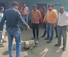 बकाया बिजली बिल पर बुढार में सख्ती आटा चक्की की मोटर जब्त