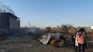 स्क्रैप गोदाम में लगी भीषण आग ,दमकल की मदद से आग पर...