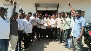 दसई में किसानों ने विभिन्न मांगों को लेकर आदिम जाति सेवा सहकारिता  समिति पर सौपा ज्ञापन