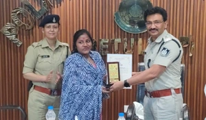 बाल विवाह रोकने में सफल आंगनबाड़ी कार्यकर्ता हुई सम्मानित