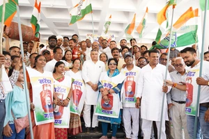 नाम नरेंद्र, काम सरेंडर… गैस संकट और महंगाई पर बैतूल में कांग्रेस ने किया बड़ा प्रदर्शन