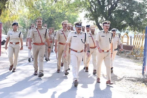 डीआईजी विजय खत्री का छतरपुर वार्षिक निरीक्षण