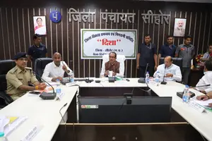 जनप्रतिनिधि और अधिकारी समन्वय से काम करें, योजनाओं का लाभ हर पात्र व्यक्ति तक पहुंचे – केंद्रीय मंत्री श्री चौहान 