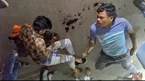 घर जा रहे मजदूरों को अज्ञात बाइक ने मारी टक्कर,  दो...