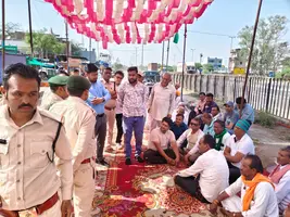 धुलेट में किसानों की विभिन्न मांगों को लेकर भारतीय किसान यूनियन (टिकैत) ने शुरू किया अनिश्चित कालीन धरना प्रदर्शन