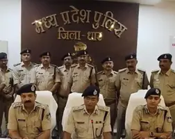 नकली इंकम्टेक्ष् अधिकारियों की धर पकड़