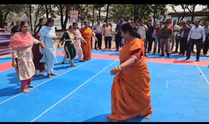 केबिनेट मंत्री ने कबड्डी कबड्डी किया 