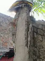 गरीबों के आशियाने पर 'बिजली' का साया: जर्जर पोल और भारी खर्च ने रोका पीएम आवास का सपना