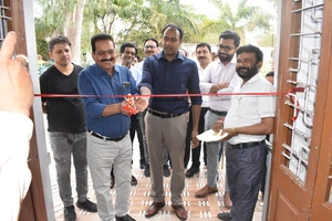 कलेक्टर ने किया 6 दिवसीय पुस्तक मेले का शुभारंभ  एक ही छत के नीचे उपलब्ध पुस्तकें, स्टेशनरी और यूनिफॉर्म - कलेक्टर  कलेक्टर ने पुस्तक मेले म