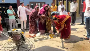 वार्ड 17 में सड़क निर्माण कार्य शुरू