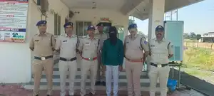 पुलिस ने चोरी के आरोपी को पकड़ा और सामान बरामद किया