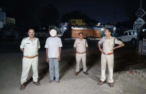 गश्त के दौरान 32 वारंटी गिरफ्तार 90 बदमाशों की जांच