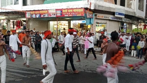 देवी मंदिरों में श्रद्धालुओं की भारी भीड़ उमड़ी