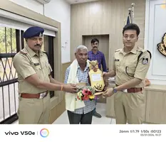 अतिरिक्त पुलिस अधीक्षक श्री सर्वप्रिय सिन्हा द्वारा पुलिस विभाग से सेवानिवृत्त प्र.आर. को दी गई ससम्मान विदाई*
