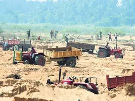  रेत का अवैध कारोबार: महाकाल मिनरल्स के नाम पर नदी-नालों का दोहन