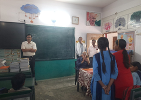 भविष्य से भेंट” कार्यक्रम के तहत शाला प्रवेशोत्सव में विद्यार्थियों का उत्साहवर्धन