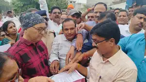 टेट परीक्षा के विरोध में हुआ धरना प्रदर्शन