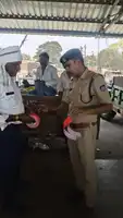 सीहोर यातायात पुलिस का अभियान 200 ट्रालीयो पर लगाया रिफ्लेक्टर रेडियम,हादसों को रोका जा सके  बृजमोहन धाकड़