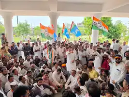 किसानों के समर्थन में उमंग सिंगार का सीहोर में धरना