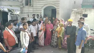 बस्ती वार्ड चलो अभियान के तहत बुजुर्गों, लाडली बहनो, लाड़ली लक्ष्मी एवं प्रधानमंत्री आवास लाभार्थियों से संपर्क कर किया सम्मान 