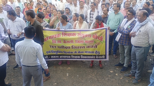 केसली: TET परीक्षा के विरोध में शिक्षकों का हल्लाबोल, मुख्यमंत्री के नाम तहसीलदार को सौंपा ज्ञापन
