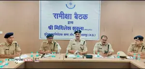 #छतरपुर के #क्राइम ग्राफ पर #आईजी की टेढ़ी नजर; अधिकारियों की ली क्लास छतरपुर। जिले में बढ़ती आपराधिक घटनाओं ने पुलिस मुख्यालय तक हलचल तेज कर