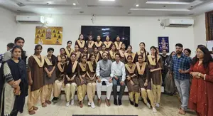 तनुश्री ने 96.8% अंक के साथ प्रदेश में 8 वीं रैंक की हासिल,पूर्व मंत्री गोपाल भार्गव ने खिलाई मिठाई दी शुभकामनाएं 