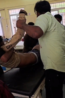 डिवाइडर से टकराये बाइक सवार  