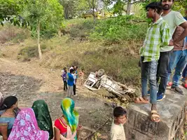 भुंडा कोना हनुमान मंदिर के पास बोलेरो पलटी , 