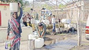 चीलगढ़ डूंगरिया में बूंद-बूंद को तरसे ग्रामीण: बिजली कटने से एक माह...