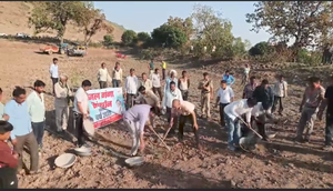 जनपद पंचायत चंदेरी की ग्राम पंचायत मोहनपुर में रात्रि चौपाल एवं जल...