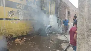 एक ही दिन में तीन जगह हुई आगजनी, दमकल टीम की तत्परता...