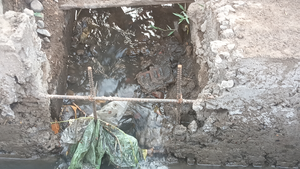 मोहगांव में भ्रष्टाचार की भेंट चढ़ा निर्माण: वार्ड-5 में बनते ही उखड़ी...