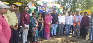 नपा अध्यक्ष ने किया सार्वजनिक प्याऊ का शुभारंभ, मौजूद थे अन्य जनप्रतिनिधि।