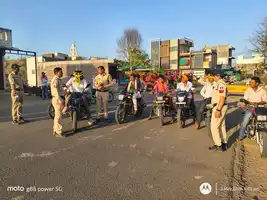 सड़क हादसों पर रोक के लिए बड़वानी पुलिस सख्त-हेलमेट अनिवार्यता अभियान तेज