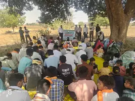कृषि विभाग द्वारा विकासखंड खकनार के कृषको के खेतों में जाकर ई विकास व उर्वरक की दी जानकारी